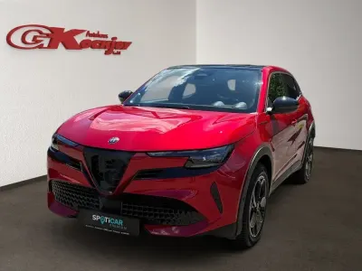 Neu Alfa Romeo GT Junior Edizione Speciale 114 kW (156 PS) 2025 Rot Limousine