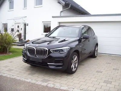 Gebraucht BMW X5 394 PS (289 kW) 2022 Saphirschwarzmetallic SUV