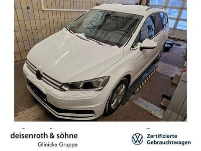 Pure white Gebraucht 2023 VW Touran Comfortline Van / Kleinbus | 24.305 € (Fairer Preis)