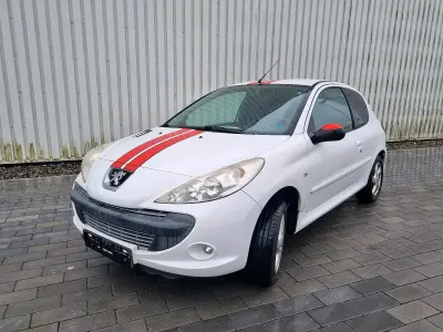 Gebraucht Peugeot 206+ 73 PS (53 kW) 2012 Weiß Kleinwagen