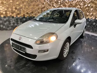 Gebraucht Fiat Punto Pop 69 PS (50 kW) 2012 Colore esterno (bianco radioso Kleinwagen