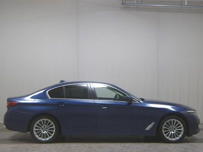 Gebraucht BMW 520 190 PS (139 kW) 2022 Phytonicblau metallic Limousine