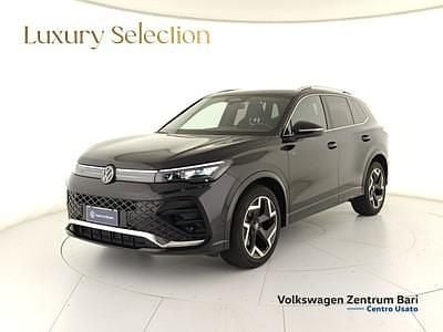 Gebraucht VW Tiguan R-line Plus 150 PS (110 kW) 2024 Nero SUV