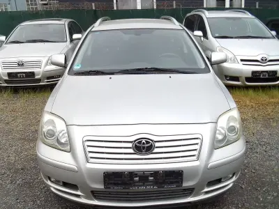 Gebraucht Toyota Avensis Sol 129 PS (94 kW) 2005 Silber Kombi
