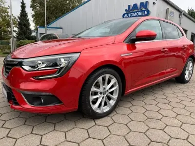 Gebraucht Renault Mégane III Intens 132 PS (97 kW) 2016 Rot Limousine