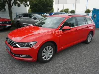 Gebraucht VW Passat Comfortline 150 PS (110 kW) 2018 Rot Kombi