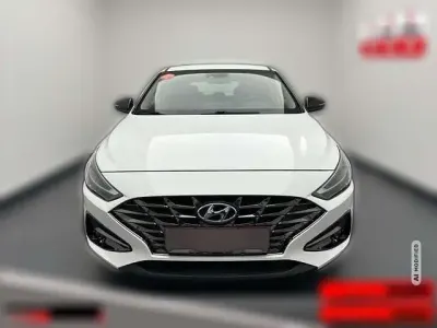 Gebraucht Hyundai i30 Intro Edition 159 PS (116 kW) 2020 Weiß metallic