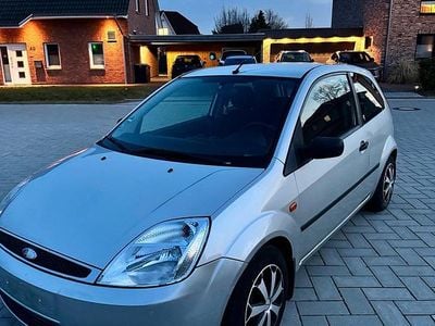 Gebraucht Ford Fiesta Ghia 100 PS (73 kW) 2005 Silber Kleinwagen