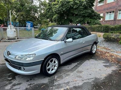 Silber Gebraucht 2001 Peugeot 306 Cabriolet Cabrio | 1.200 €