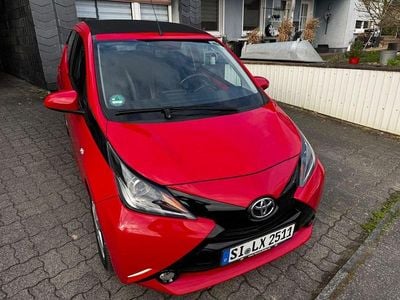 Gebraucht Toyota Aygo X-wave 69 PS (50 kW) 2015 Rot Kleinwagen
