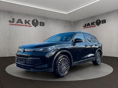 Deep black perleffekt Gebraucht 2024 VW Tiguan Life SUV | 31.900 € (Fairer Preis)