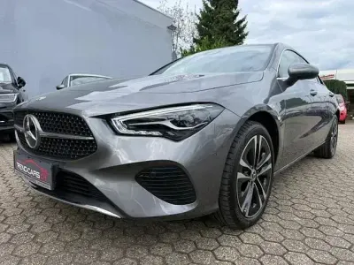 Używany Mercedes CLA200 Progressive 177 KM (130 kW) 2024 Szary Sedan/Limuzyna