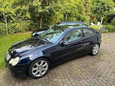 Blau Gebraucht 2005 Mercedes 200 Coupé | 1.300 €