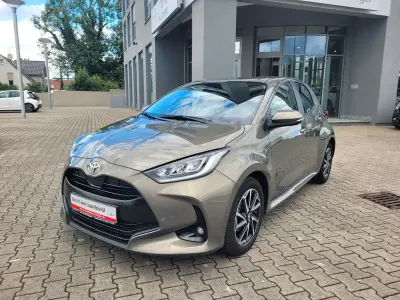 Gebraucht Toyota Yaris Comfort 125 PS (91 kW) 2023 Braun metallic Kleinwagen