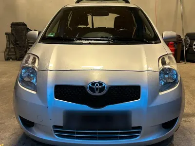 Usata Toyota Yaris 69 CV (50 kW) 2006 Grigio Utilitaria