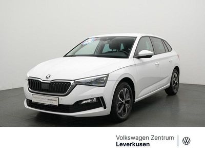 Gebraucht Skoda Scala Drive 150 PS (110 kW) 2020 Weiss / moonweiß perleffekt (metallic) Kleinwagen