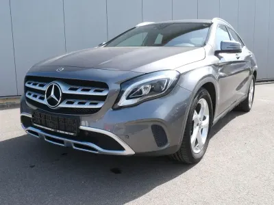 Usata Mercedes GLA200 Urban 156 CV (114 kW) 2017 Grigio SUV