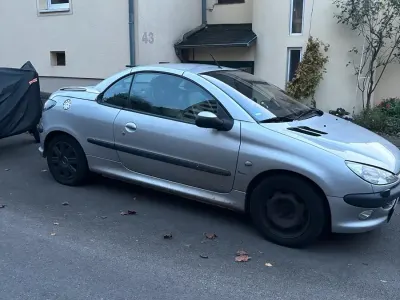 Gebraucht Peugeot 206 CC 101 PS (74 kW) 2000 Silber Cabrio