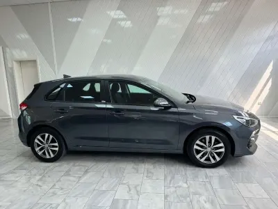 Gebraucht Hyundai i30 Trend 100 PS (73 kW) 2020 Micron grey Limousine