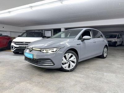 Gebraucht VW Golf VIII Style 150 PS (110 kW) 2024 Mondsteingrau Limousine