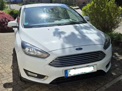 Gebraucht Ford Focus Trend 125 PS (91 kW) 2014 Weiß Limousine