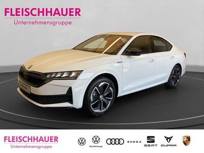 Weiss Gebraucht 2024 Skoda Octavia SportLine Limousine | 33.990 € (Fairer Preis)
