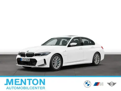 Gebraucht BMW 330e Sport Line 292 PS (214 kW) 2025 Weiß Limousine
