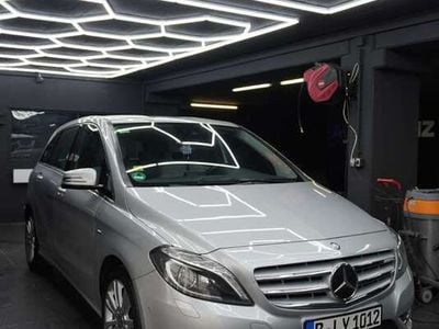 Mercedes B200