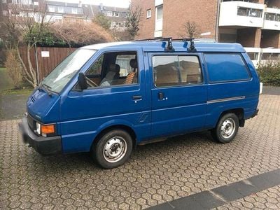 Begagnad Nissan Vanette 67 HK (49 kW) 1990 Blå Minibuss