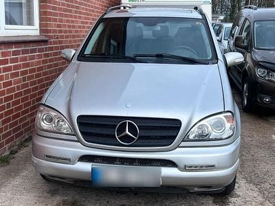 Gebraucht Mercedes ML270 163 PS (119 kW) 2001 Silber SUV