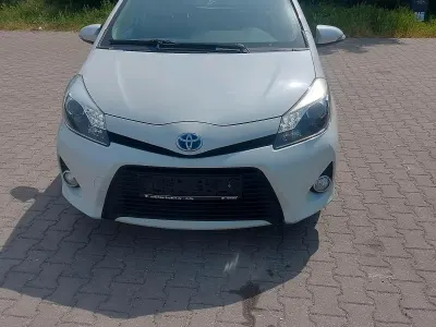 Gebraucht Toyota Yaris Hybrid 73 PS (53 kW) 2012 Limousine