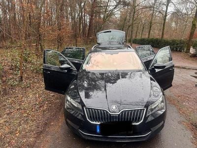 Schwarz Gebraucht 2015 Skoda Superb Active Kombi | 14.000 € (Guter Preis)