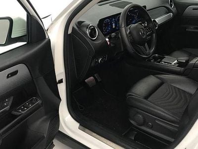 Mercedes GLB180