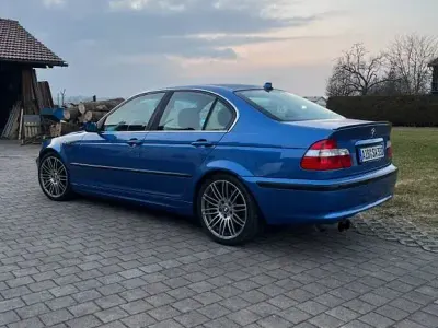 Second-hand BMW 330 Sport Line 231 CP (169 kW) 2004 Albastru Berlinǎ