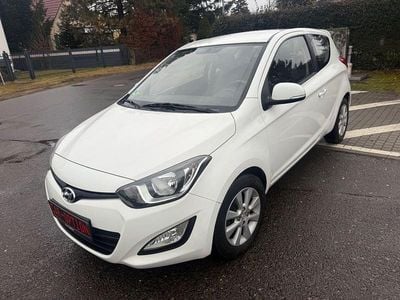 Gebraucht Hyundai i20 Edition 75 PS (55 kW) 2014 Weiß Kleinwagen