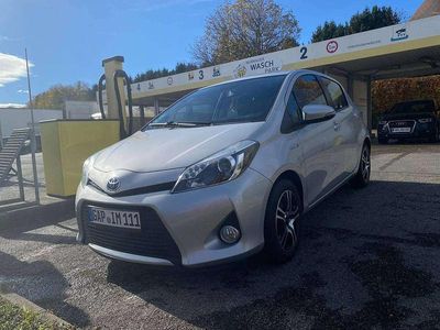 Gebraucht Toyota Yaris Hybrid 75 PS (55 kW) 2012 Silber Limousine