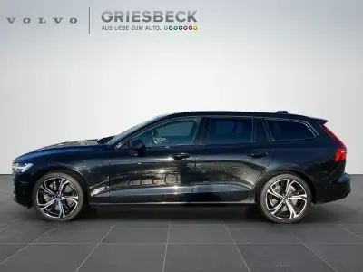 Gebraucht Volvo V60 Ultimate 455 PS (334 kW) 2022 Onyx black / metallic Kombi