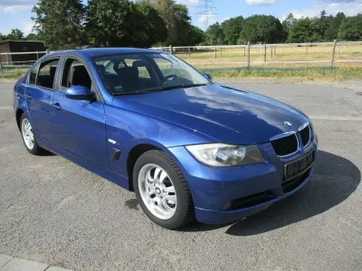 Gebraucht BMW 318 129 PS (94 kW) 2007 Blau Limousine