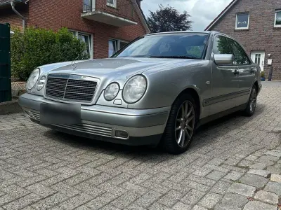 Gebraucht Mercedes 240 170 PS (125 kW) 1998 Silber Limousine