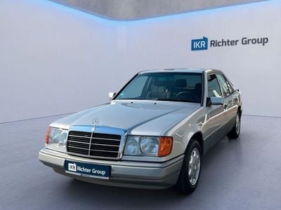 Brugt Mercedes E220 150 HK (110 kW) 1993 Sølv Sedan