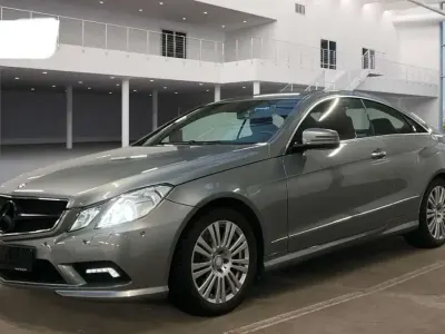 Gebraucht Mercedes E500 Avantgarde 387 PS (284 kW) 2011 Silber Coupé