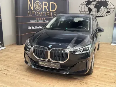Gebraucht BMW 220 Active Tourer Luxury Line 170 PS (125 kW) 2023 Schwarz Van / Kleinbus