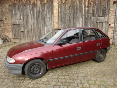 Second-hand Opel Astra 60 CP (44 kW) 1993 Roșu Berlinǎ