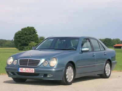 Gebraucht Mercedes E200 Elegance 116 PS (85 kW) 2001 Blau Limousine
