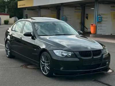 Gebraucht BMW 320 177 PS (130 kW) 2008 Schwarz Limousine