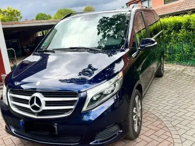 Gebraucht Mercedes V250 Avantgarde Edition 190 PS (139 kW) 2014 Blau Van / Kleinbus