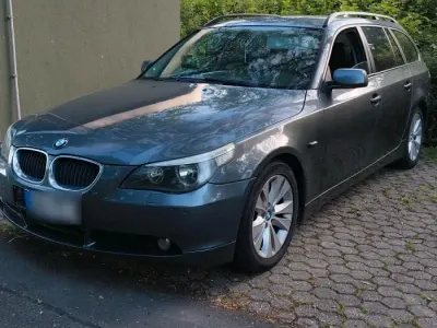 Gebraucht BMW 525 177 PS (130 kW) 2004 Grau Kombi
