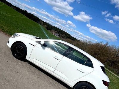 Gebraucht Renault Mégane IV LIMITED 116 PS (85 kW) 2019 Weiß Limousine