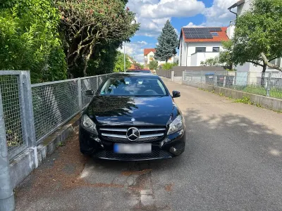 Gebraucht Mercedes A180 122 PS (89 kW) 2015 Schwarz Limousine