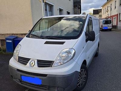 Second-hand Renault Trafic Komfort 90 CP (66 kW) 2014 Alb Monovolum